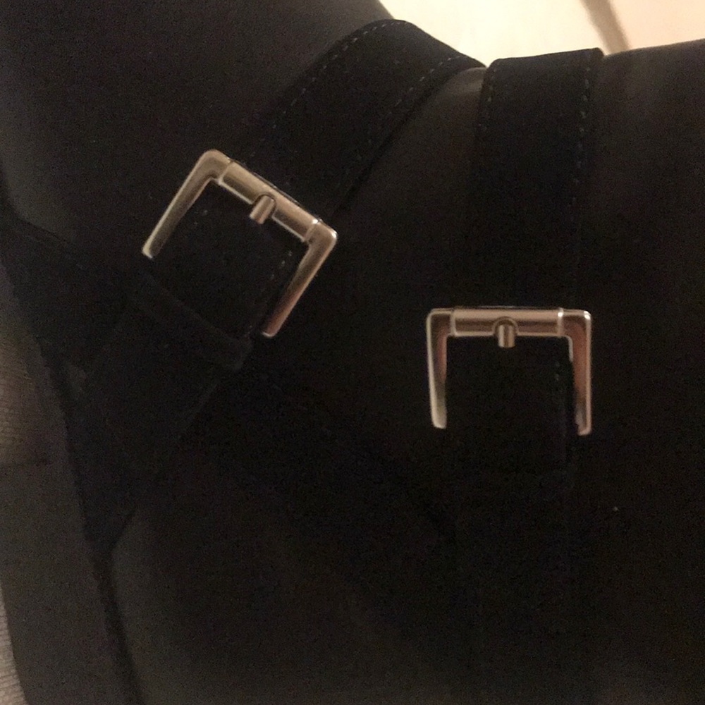 Shoes - Picture 3 of 4